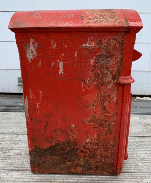 AN ORIGINAL GEORGE VI CAST IRON POST BOX WITH ORIGINAL ENAMEL COLLECTION PLATE - ADDITIONAL PHOTO 7