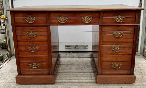 EDWARDIAN MAHOGANY KNEEHOLE DESK WITH REPLACEMENT GREEN LEATHER - ADDITIONAL PHOTO 1