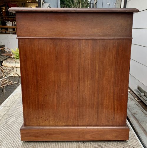 EDWARDIAN MAHOGANY KNEEHOLE DESK WITH REPLACEMENT GREEN LEATHER - ADDITIONAL PHOTO 7