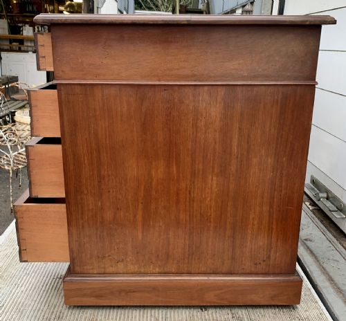 EDWARDIAN MAHOGANY KNEEHOLE DESK WITH REPLACEMENT GREEN LEATHER - ADDITIONAL PHOTO 8