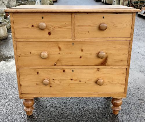 victorian pine chest of drawers with original turned feet and knobs - CATEGORY: ANTIQUE CHEST OF DRAWERS - DATED VICTORIAN