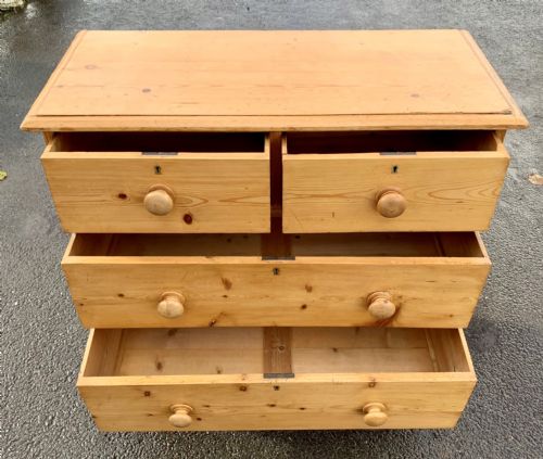VICTORIAN PINE CHEST OF DRAWERS WITH ORIGINAL TURNED FEET AND KNOBS - ADDITIONAL PHOTO 4