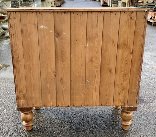 VICTORIAN PINE CHEST OF DRAWERS WITH ORIGINAL TURNED FEET AND KNOBS - ADDITIONAL PHOTO 9