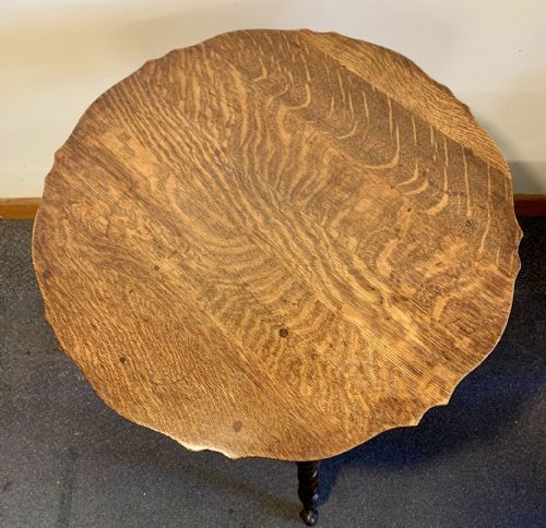 1920S OAK OCCASIONAL TABLE ON BARLEY TWIST LEGS WITH CAST IRON FEET IN THE FORM OF AN EAGLE HOLDING A GLASS BALL - ADDITIONAL PHOTO 2