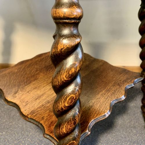 1920S OAK OCCASIONAL TABLE ON BARLEY TWIST LEGS WITH CAST IRON FEET IN THE FORM OF AN EAGLE HOLDING A GLASS BALL - ADDITIONAL PHOTO 5