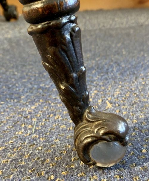1920S OAK OCCASIONAL TABLE ON BARLEY TWIST LEGS WITH CAST IRON FEET IN THE FORM OF AN EAGLE HOLDING A GLASS BALL - ADDITIONAL PHOTO 7