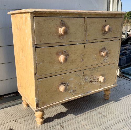 VICTORIAN PINE CHEST OF DRAWERS DRY SCRAPED BACK TO ORIGINAL COLOUR AND WITH ORIGINAL TURNED KNOBS AND FEET - ADDITIONAL PHOTO 3