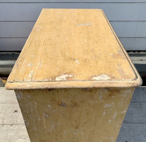 VICTORIAN PINE CHEST OF DRAWERS DRY SCRAPED BACK TO ORIGINAL COLOUR AND WITH ORIGINAL TURNED KNOBS AND FEET - ADDITIONAL PHOTO 5