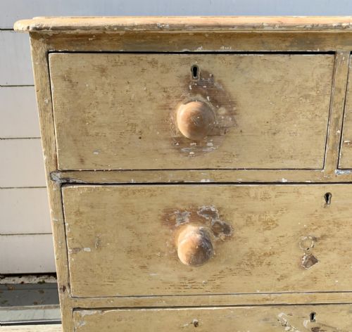 VICTORIAN PINE CHEST OF DRAWERS DRY SCRAPED BACK TO ORIGINAL COLOUR AND WITH ORIGINAL TURNED KNOBS AND FEET - ADDITIONAL PHOTO 7