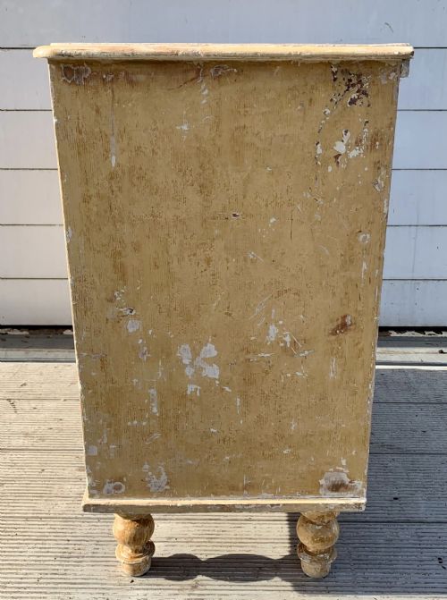 VICTORIAN PINE CHEST OF DRAWERS DRY SCRAPED BACK TO ORIGINAL COLOUR AND WITH ORIGINAL TURNED KNOBS AND FEET - ADDITIONAL PHOTO 8