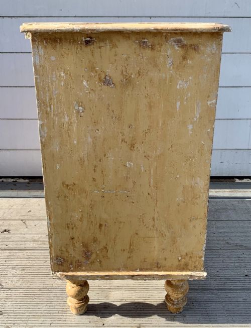 VICTORIAN PINE CHEST OF DRAWERS DRY SCRAPED BACK TO ORIGINAL COLOUR AND WITH ORIGINAL TURNED KNOBS AND FEET - ADDITIONAL PHOTO 9