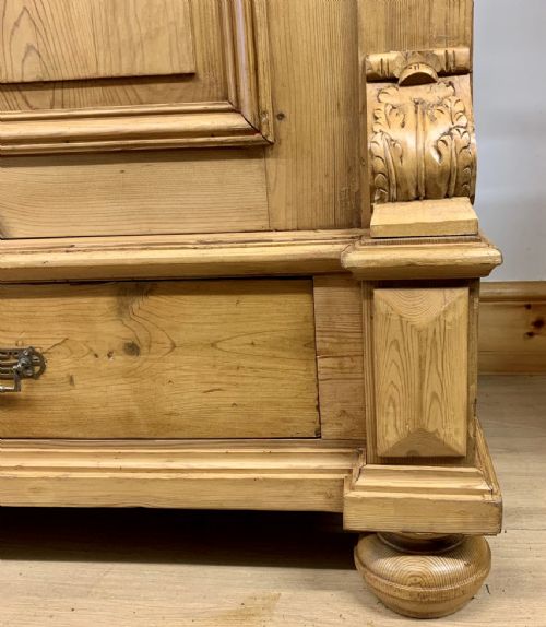 19TH CENTURY EAST EUROPEAN PINE KNOCK DOWN WARDROBE - ADDITIONAL PHOTO 2