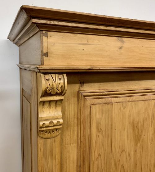19TH CENTURY EAST EUROPEAN PINE KNOCK DOWN WARDROBE - ADDITIONAL PHOTO 3