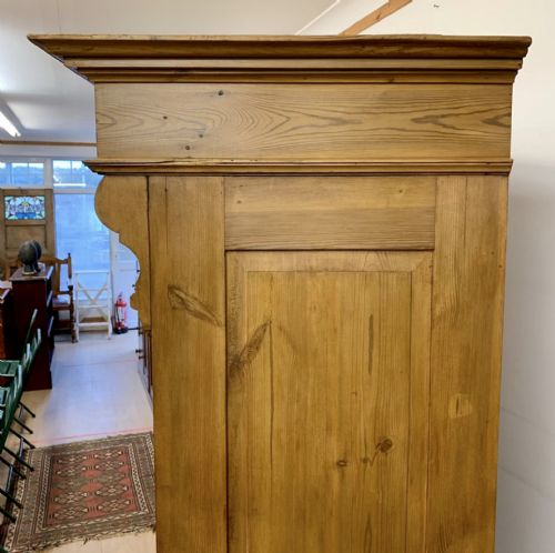 19TH CENTURY EAST EUROPEAN PINE KNOCK DOWN WARDROBE - ADDITIONAL PHOTO 7