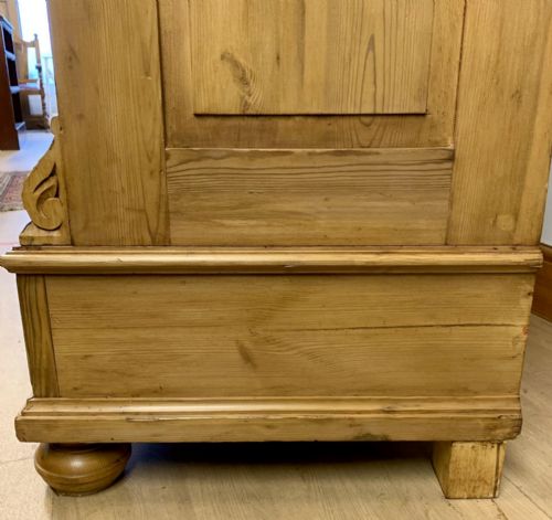19TH CENTURY EAST EUROPEAN PINE KNOCK DOWN WARDROBE - ADDITIONAL PHOTO 9