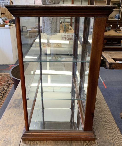 CIRCA 1900 MAHOGANY GLASS SHOP DISPLAY CABINET WITH CADBURY'S CHOCOLATE INSCRIBED TO BASE - ADDITIONAL PHOTO 8