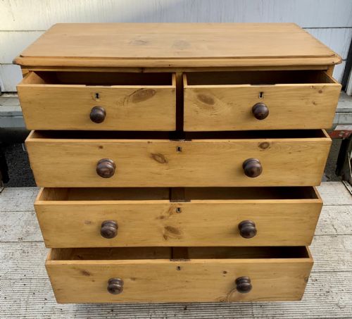 VICTORIAN PINE CHEST OF DRAWERS WITH 3 LONG AND 2 SHORT DRAWERS - ADDITIONAL PHOTO 2