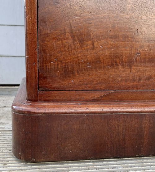 VICTORIAN MAHOGANY CHEST OF DRAWERS WITH ORIGINAL TURNED KNOBS - ADDITIONAL PHOTO 6