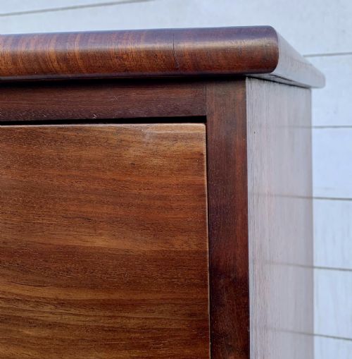 CIRCA 1850 MAHOGANY BOW FRONT CHEST OF DRAWERS - ADDITIONAL PHOTO 5