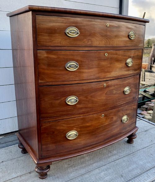 CIRCA 1850 MAHOGANY BOW FRONT CHEST OF DRAWERS - ADDITIONAL PHOTO 7