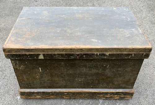 CIRCA 1880 PINE CARPENTERS TOOL BOX IN ORIGINAL GREEN PAINT - ADDITIONAL PHOTO 1
