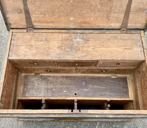 CIRCA 1880 PINE CARPENTERS TOOL BOX IN ORIGINAL GREEN PAINT - ADDITIONAL PHOTO 2