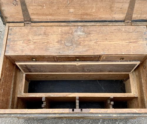 CIRCA 1880 PINE CARPENTERS TOOL BOX IN ORIGINAL GREEN PAINT - ADDITIONAL PHOTO 4