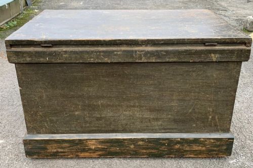 CIRCA 1880 PINE CARPENTERS TOOL BOX IN ORIGINAL GREEN PAINT - ADDITIONAL PHOTO 11