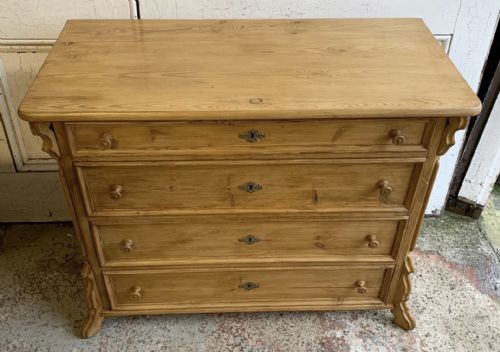 19TH CENTURY EAST EUROPEAN 4 DRAWER CHEST - ADDITIONAL PHOTO 1