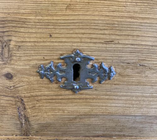 19TH CENTURY EAST EUROPEAN 4 DRAWER CHEST - ADDITIONAL PHOTO 2