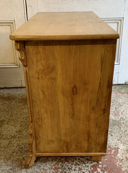 19TH CENTURY EAST EUROPEAN 4 DRAWER CHEST - ADDITIONAL PHOTO 5
