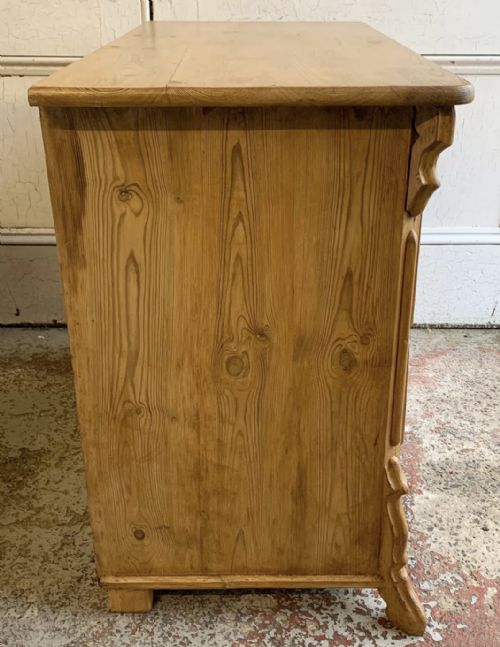19TH CENTURY EAST EUROPEAN 4 DRAWER CHEST - ADDITIONAL PHOTO 7