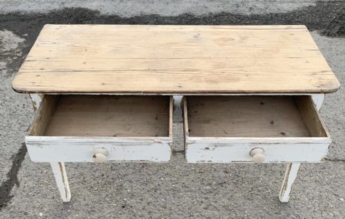 VICTORIAN PINE SERVING OR SIDE TABLE WITH 2 DRAWERS - ADDITIONAL PHOTO 3