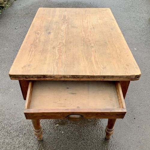 VICTORIAN PINE SCRUB TOP TABLE ON TURNED LEGS AND WITH SINGLE DRAWER TO END - ADDITIONAL PHOTO 3