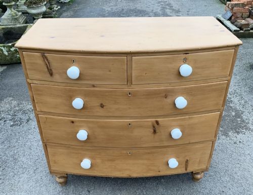 EARLY VICTORIAN PINE BOW FRONT CHEST OF DRAWERS WITH ORIGINAL PORCELAIN KNOBS - ADDITIONAL PHOTO 1