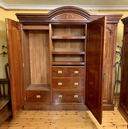 VICTORIAN TRIPLE DOOR MAHOGANY WARDROBE - ADDITIONAL PHOTO 1