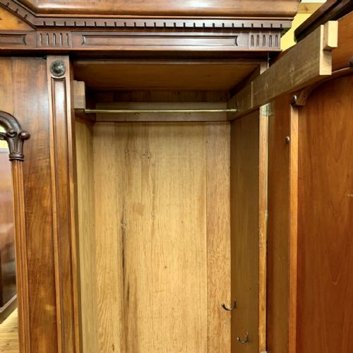 VICTORIAN TRIPLE DOOR MAHOGANY WARDROBE - ADDITIONAL PHOTO 7