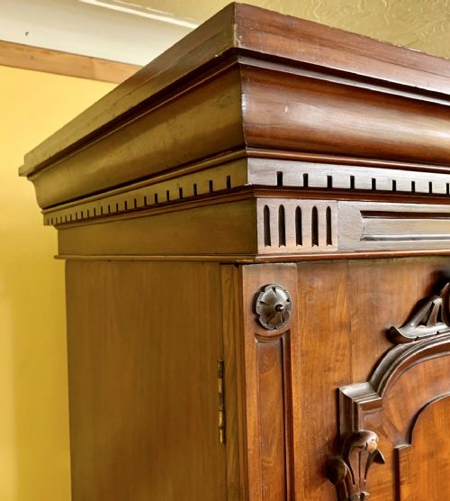 VICTORIAN TRIPLE DOOR MAHOGANY WARDROBE - ADDITIONAL PHOTO 9
