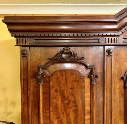 VICTORIAN TRIPLE DOOR MAHOGANY WARDROBE - ADDITIONAL PHOTO 10