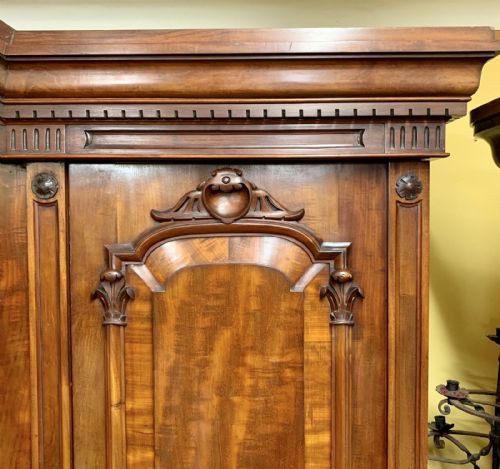 VICTORIAN TRIPLE DOOR MAHOGANY WARDROBE - ADDITIONAL PHOTO 11