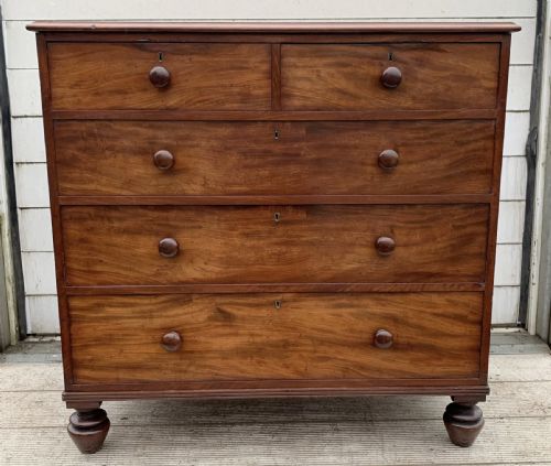 victorian mahogany chest of drawers with original turned knobs and feet - CATEGORY: ANTIQUE CHEST OF DRAWERS - DATED VICTORIAN