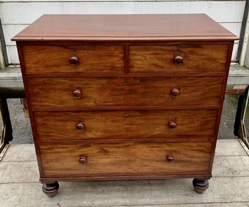 VICTORIAN MAHOGANY CHEST OF DRAWERS WITH ORIGINAL TURNED KNOBS AND FEET - ADDITIONAL PHOTO 1
