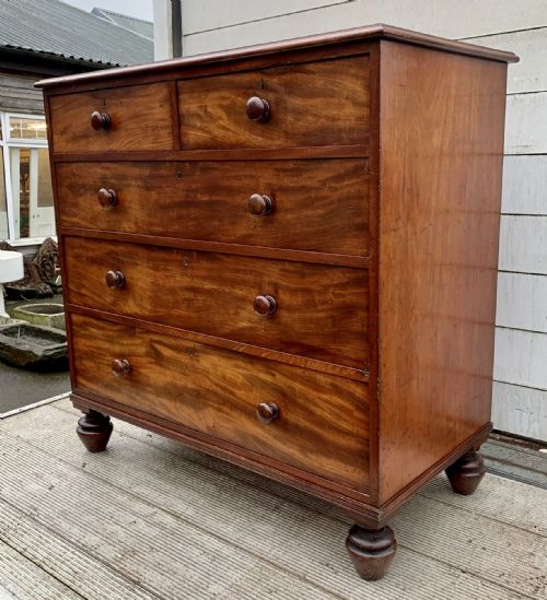 VICTORIAN MAHOGANY CHEST OF DRAWERS WITH ORIGINAL TURNED KNOBS AND FEET - ADDITIONAL PHOTO 4