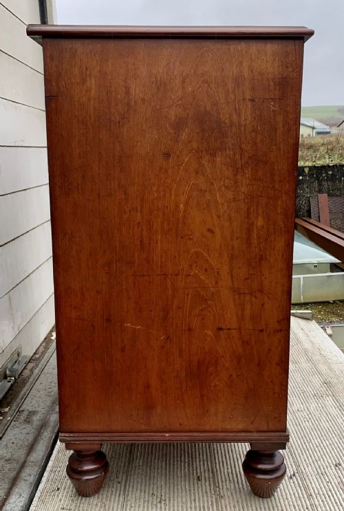 VICTORIAN MAHOGANY CHEST OF DRAWERS WITH ORIGINAL TURNED KNOBS AND FEET - ADDITIONAL PHOTO 6