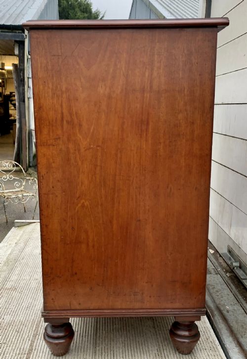 VICTORIAN MAHOGANY CHEST OF DRAWERS WITH ORIGINAL TURNED KNOBS AND FEET - ADDITIONAL PHOTO 7