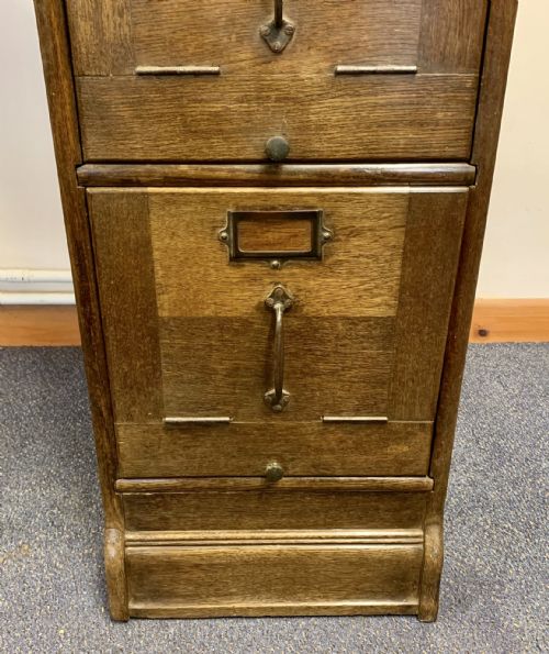EARLY 20TH CENTURY OAK GLOBE WERNICKE 3 DRAWER FILING CABINET WITH ALL ORIGINAL HARDWARE - ADDITIONAL PHOTO 3