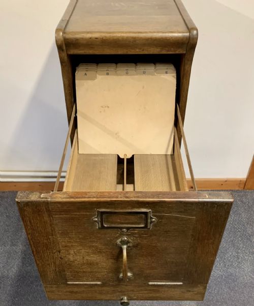 EARLY 20TH CENTURY OAK GLOBE WERNICKE 3 DRAWER FILING CABINET WITH ALL ORIGINAL HARDWARE - ADDITIONAL PHOTO 4