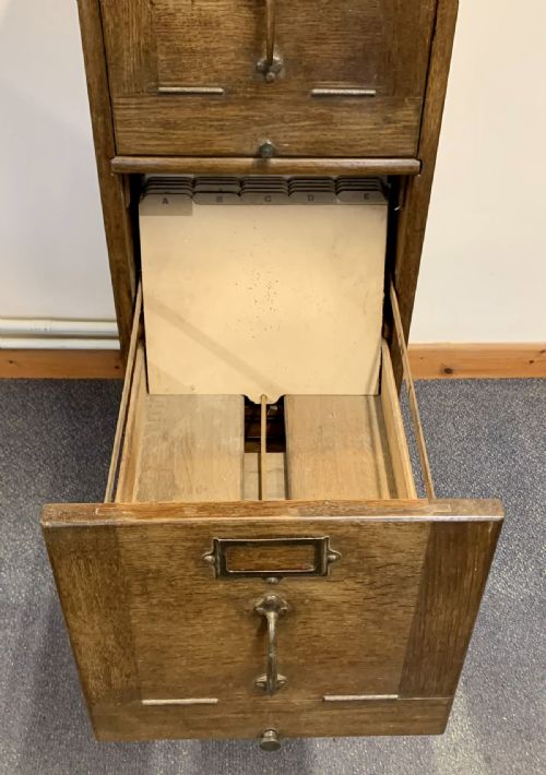 EARLY 20TH CENTURY OAK GLOBE WERNICKE 3 DRAWER FILING CABINET WITH ALL ORIGINAL HARDWARE - ADDITIONAL PHOTO 5