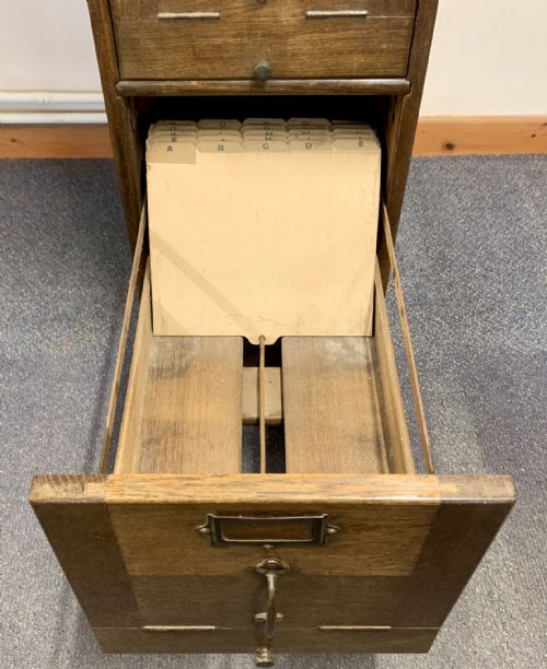 EARLY 20TH CENTURY OAK GLOBE WERNICKE 3 DRAWER FILING CABINET WITH ALL ORIGINAL HARDWARE - ADDITIONAL PHOTO 6