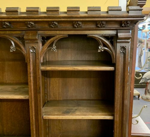 VICTORIAN OAK GOTHIC BOOKCASE WITH ADJUSTABLE SHELVES - ADDITIONAL PHOTO 2
